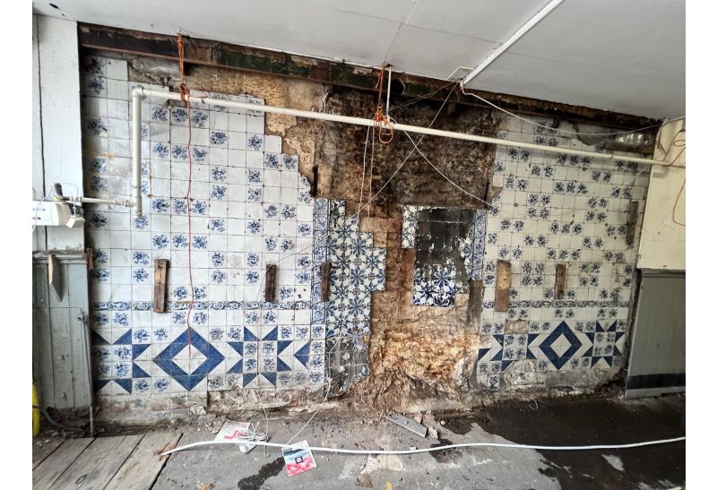 Discovery of an original 18th-century installation of Delft Tiles