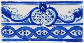 Antique Delft border tile in blue with a chain pattern, 19th century