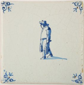 Antique Delft tile depicting a man carrying two bunches of garlic, 17th century