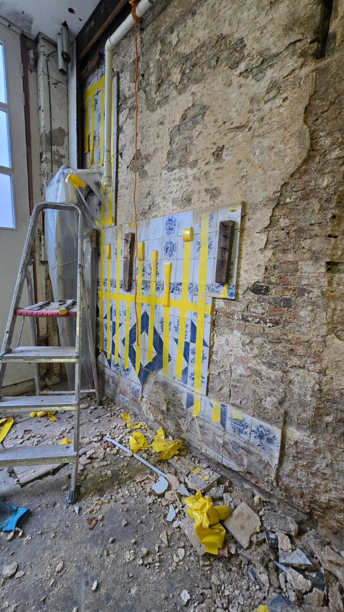 Tiles being carefully removed for preservation by specialist Arno van Sabben